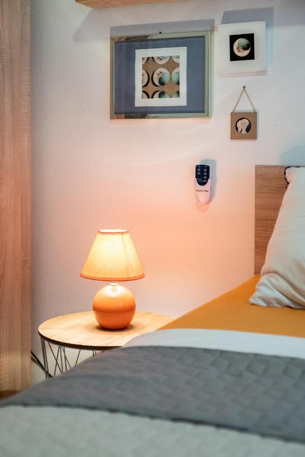 Apartment Lota With Heated Pool On Top Location Supetar Exterior foto