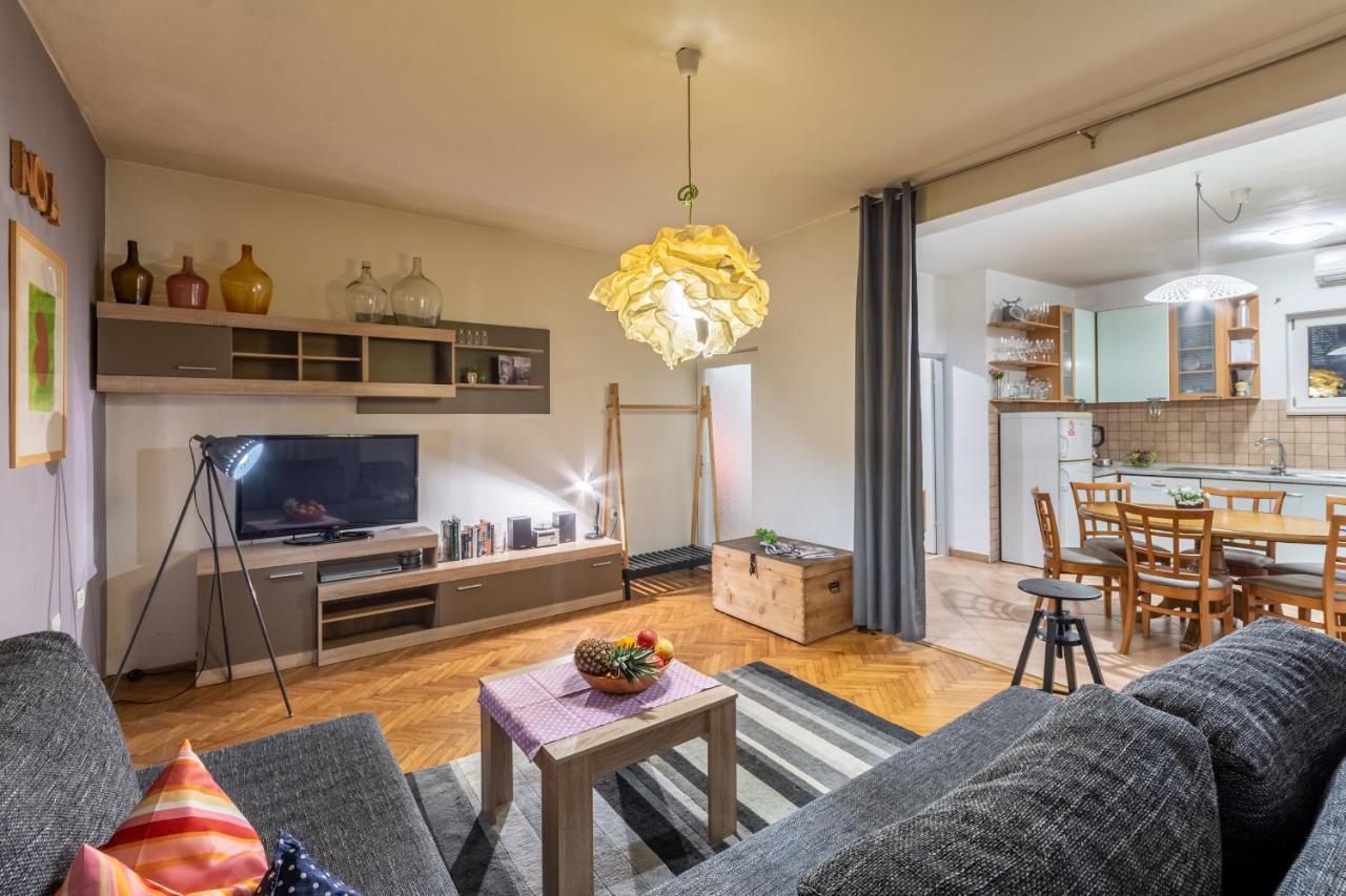 Apartment Lota With Heated Pool On Top Location Supetar Exterior foto